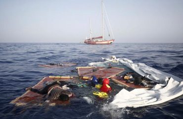Thirty-one refugees drown in English Channel, UK PM blames people trafficking gangs
