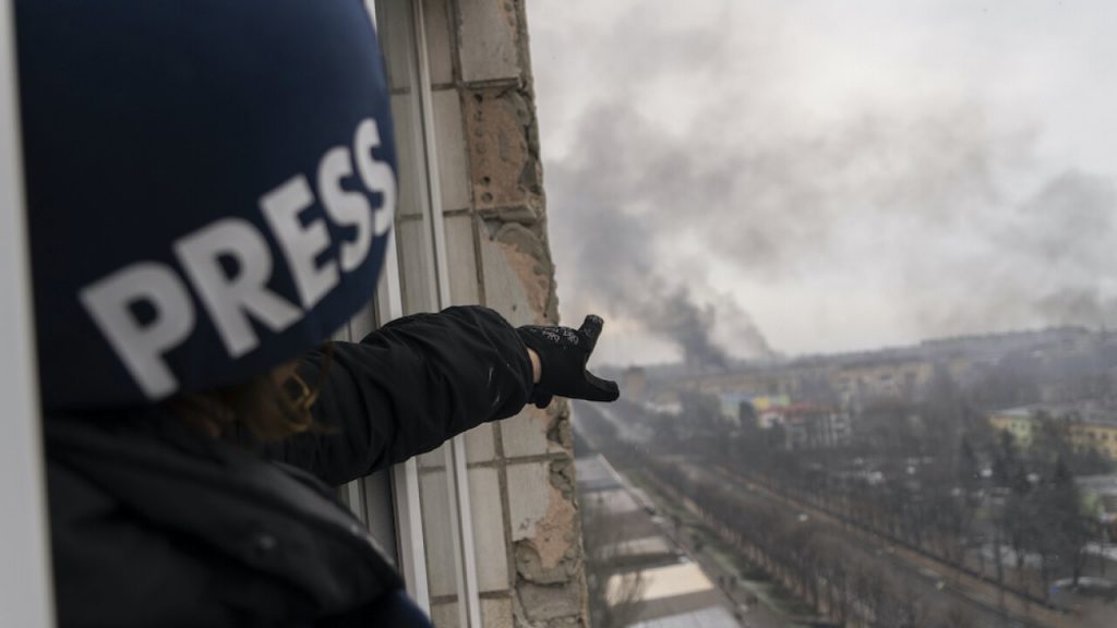 ‘Ashes of a dead land’ – Ukrainian plea as more bombs hit besieged Mariupol