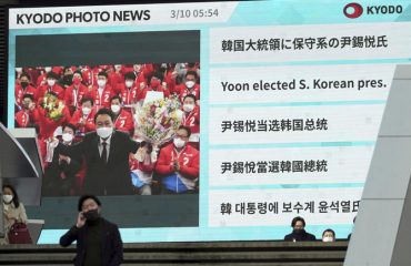 Japan and South Korea leaders agree to boost ties with US to tackle North Korea