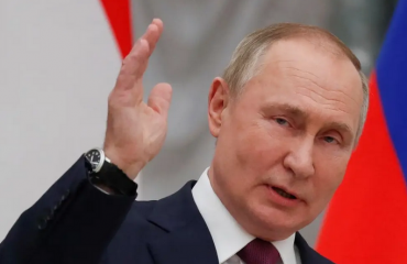 Putin warns of ‘lightning response’ to intervention in Ukraine