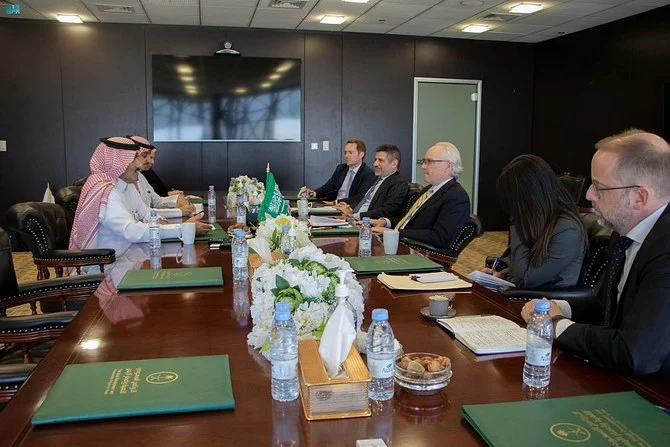 Saudi Arabia’s ambassador to Yemen and US Envoy Tim Lenderking hold talks