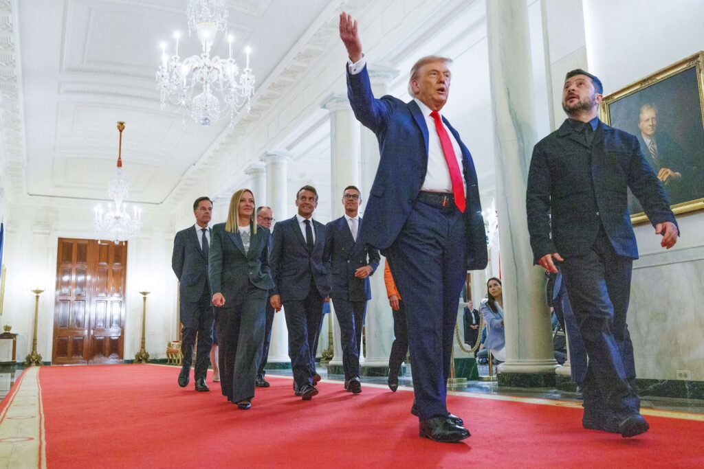 Trump gives two weeks to assess Russia-Ukraine peace prospects